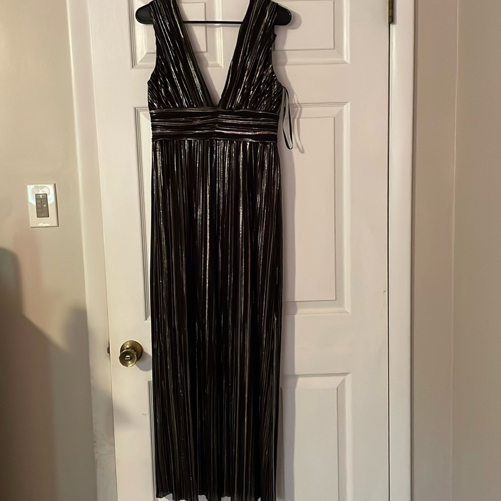Guess formal guess black with gold tinsel appearance through out. Size small